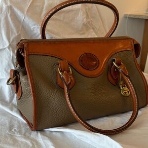 Vintage Dooney & Bourke pebbled leather satchel tote. Excellent condition!